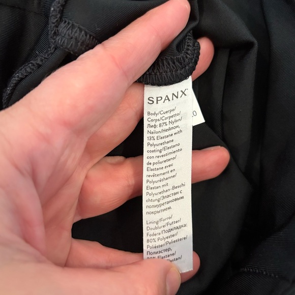 Spanx Faux Leather Leggings in Black M Petite - Picture 7 of 8